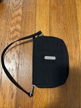 Baggallini Black Zip Wristlet Wallet